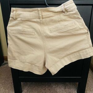 Beige short side 2   H&m